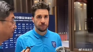 纸牌游戏-意外！武汉三镇外援绍尔间歇期时这个举动瞬间圈粉无数，赢得点赞|卡迪斯|中超联赛|山东泰山|球迷|比赛_新浪体育_新浪新闻